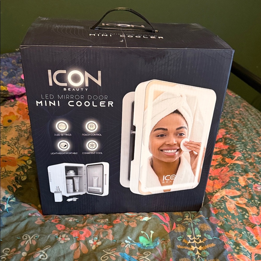 ICON Beauty LED Mirror Door Mini Cooler